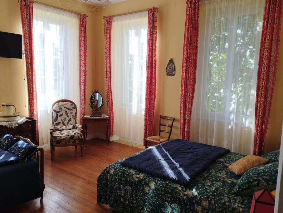 Gite La Burthe Monprimblanc Exterior photo
